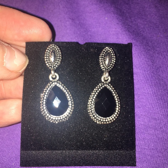🆕Gorgeous black & silver earrings NWT - Picture 1 of 16